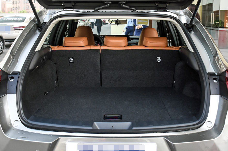 雷克萨斯ux-260h探·趣版,全身设计比例很协调,气场非常足!