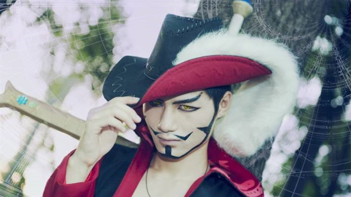 还原度超高的海贼王cos,鹰眼是本人吗