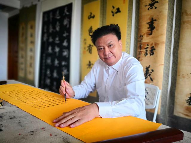 笔精墨妙 行云流水——专访书法家松涛