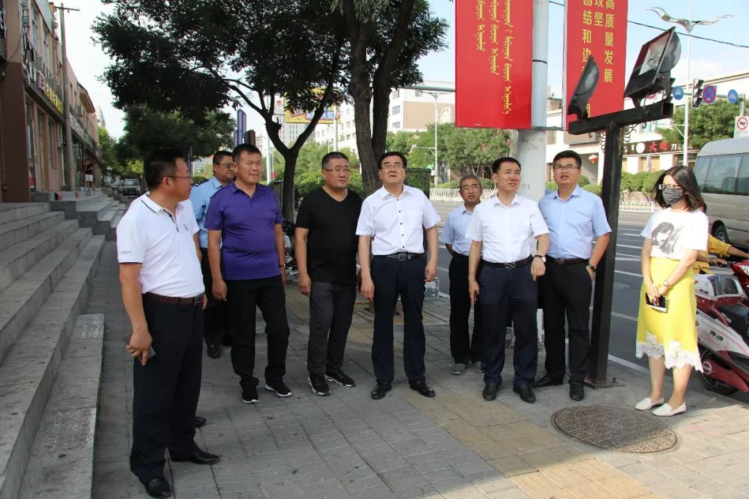 区委书记张占林调研东胜城市管理工作