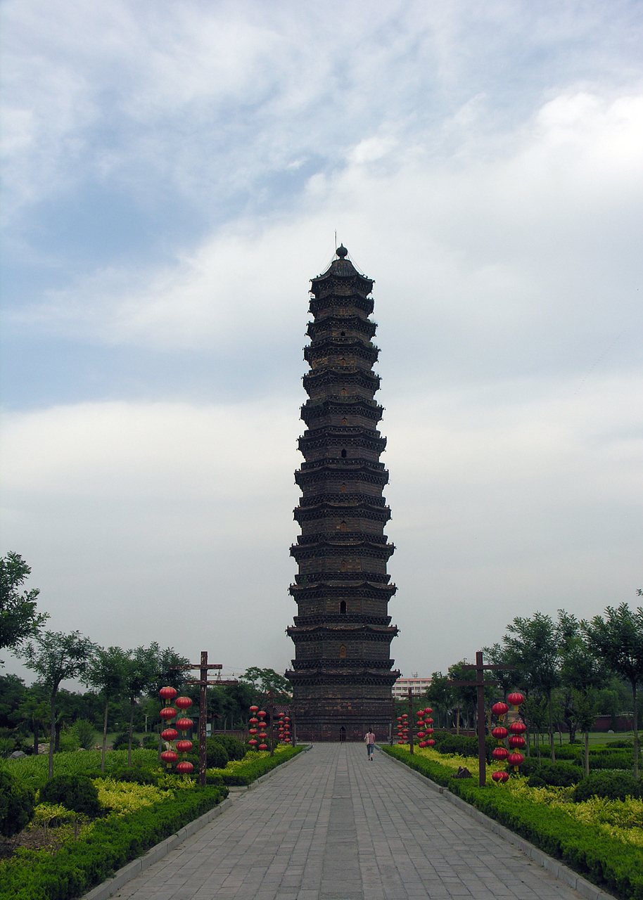 穿越时空的旅行# 开封铁塔公园,是一处充满宋代建筑韵味的旅游胜地.