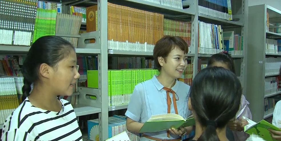 2019齐鲁最美教师丨李晓康:放学后,数万家长在网上等她上课