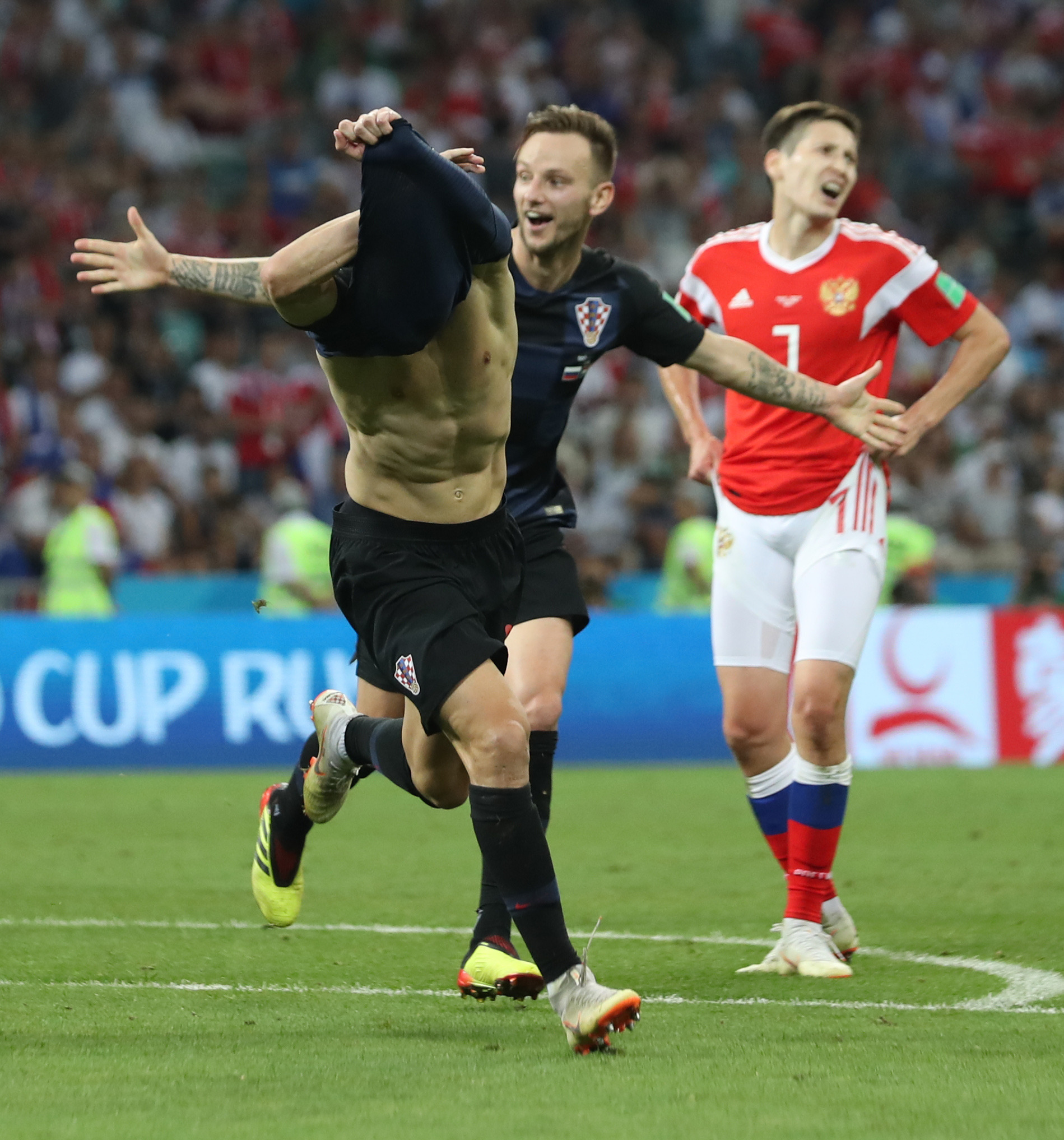 足球——四分之一决赛:克罗地亚队维达进球(3)