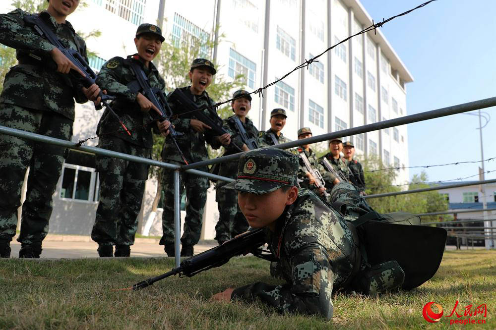武警"女汉子"炼成记 擒敌,战术样样通