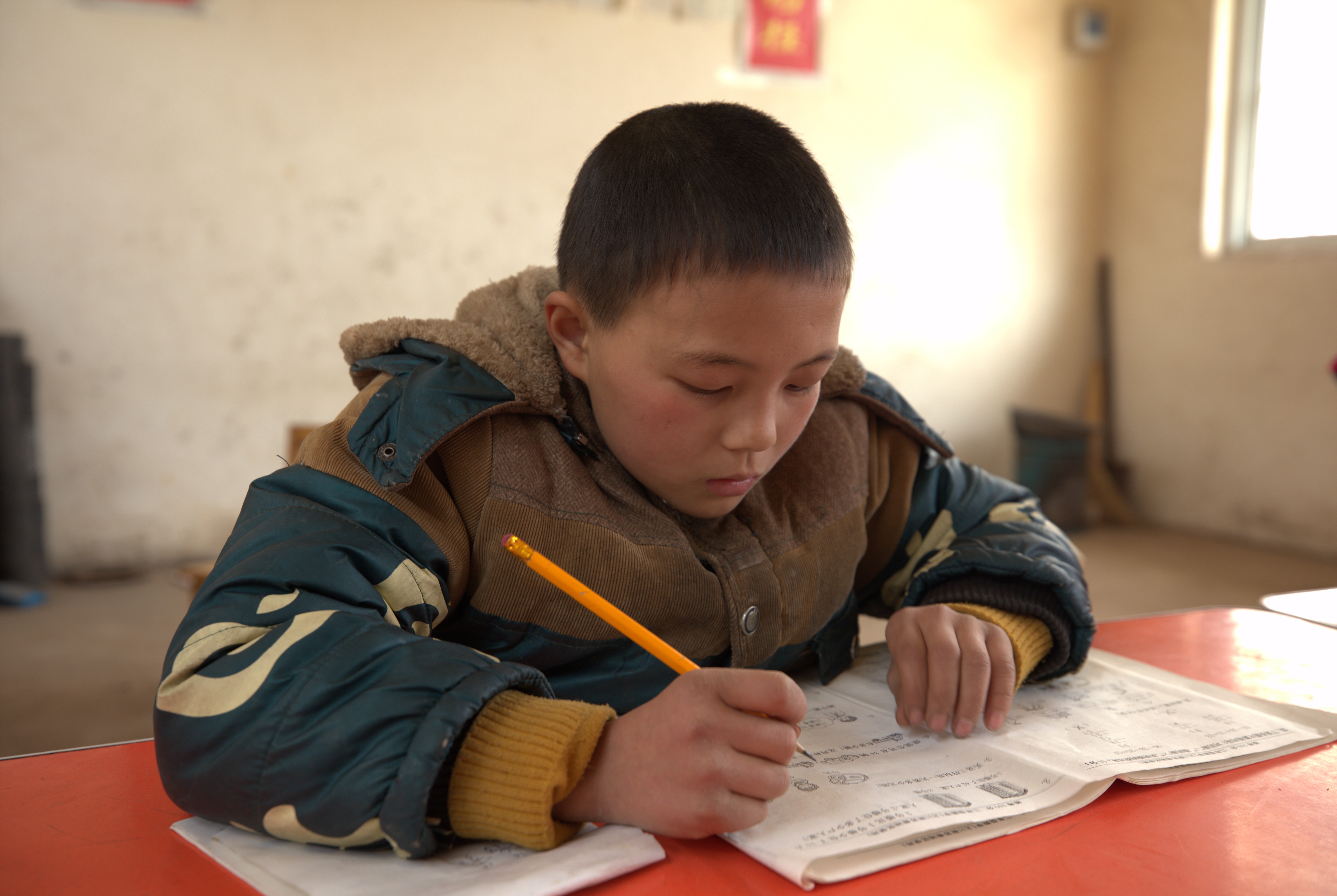 河南9岁留守男孩2年未见妈,写纸条盼望妈回家过年,妈妈你在哪里