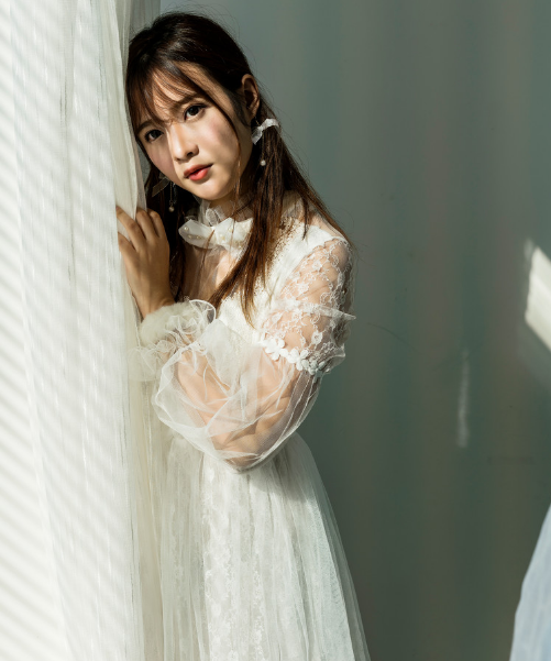 文艺长发白裙少女,令人看了心扉荡漾,优雅且惬意