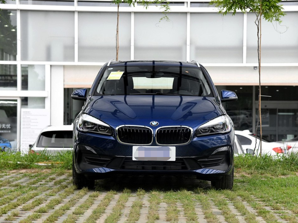 稳定好开的宝马2系旅行车218i 尊享型运动套装