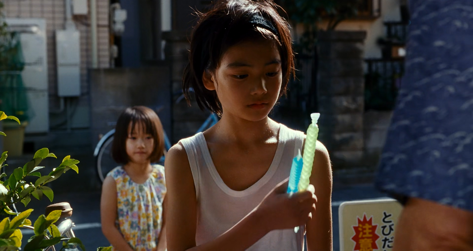 《小偷家族》一部很催泪的影片,看过之后还是相信人间有爱的