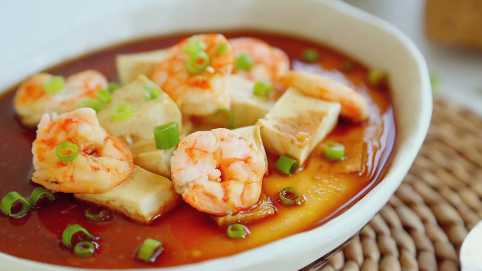 虾仁烧豆腐:鲜滑爽口,开胃下饭,一道不容错过的美食