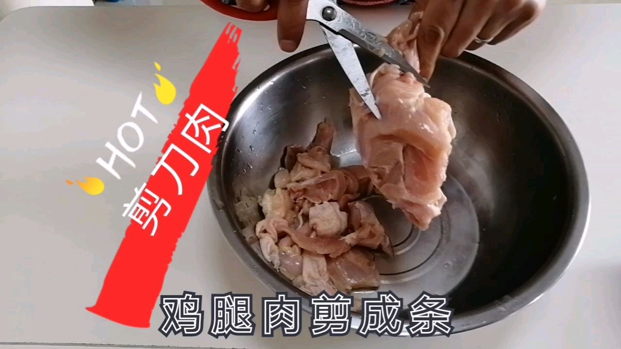 咱家鸡腿这样吃,放点杨树蘑菇,吃出儿时的味道!
