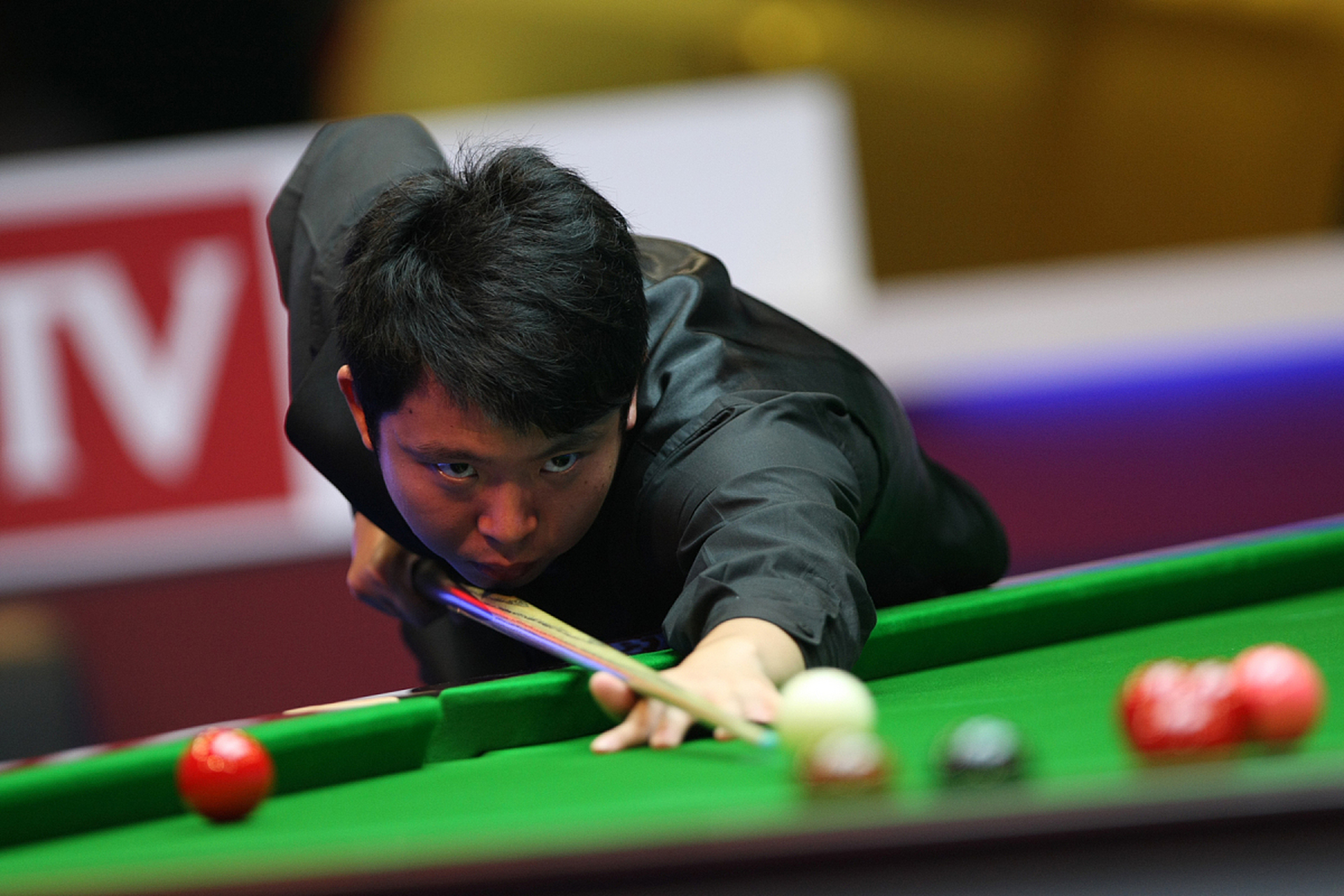 安达与布雷切尔展开激烈斯诺克比赛,最终张安达以1—0的比分赢得比赛