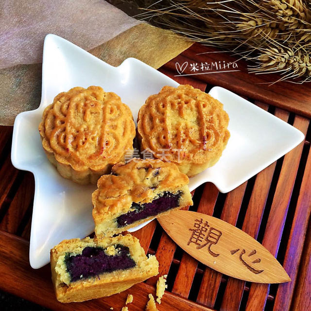 家庭版紫薯月饼,香酥美味,甜度适中,自己做的少油健康