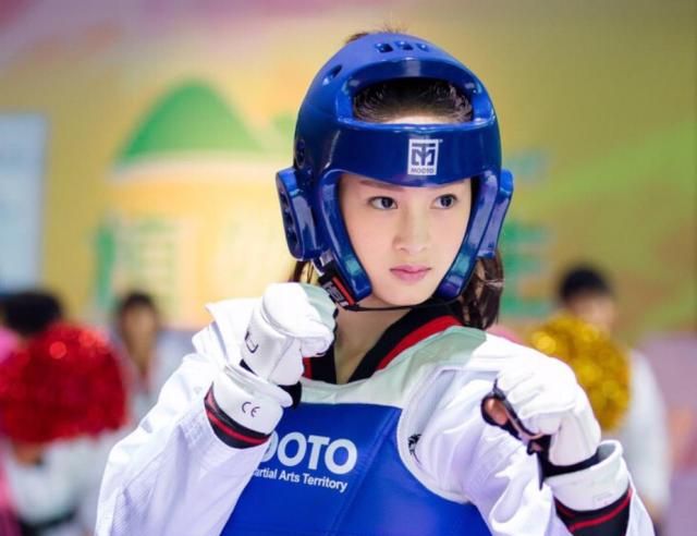 4月发文:《旋风少女》婷宜成"冻龄女神",出尘脱俗白如雪