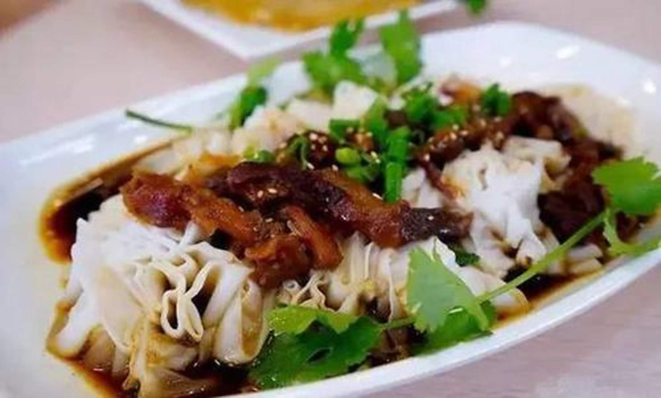 遇见美好##遇见好滋味#竹篙粉是肇庆市德庆县颇具特色的传统小吃,其