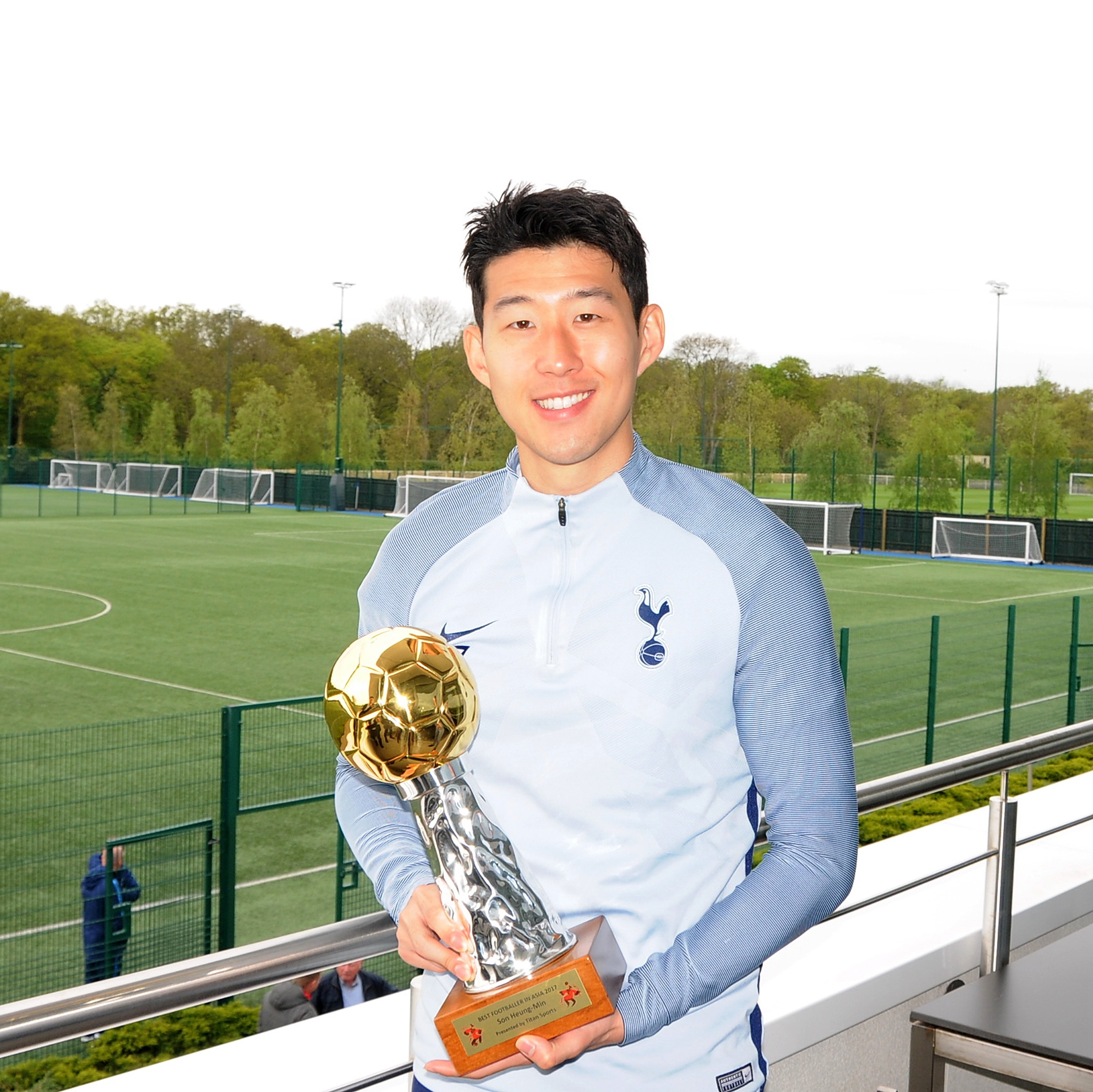 足球——热刺球星孙兴民第三次获得"亚洲金球奖"(2)