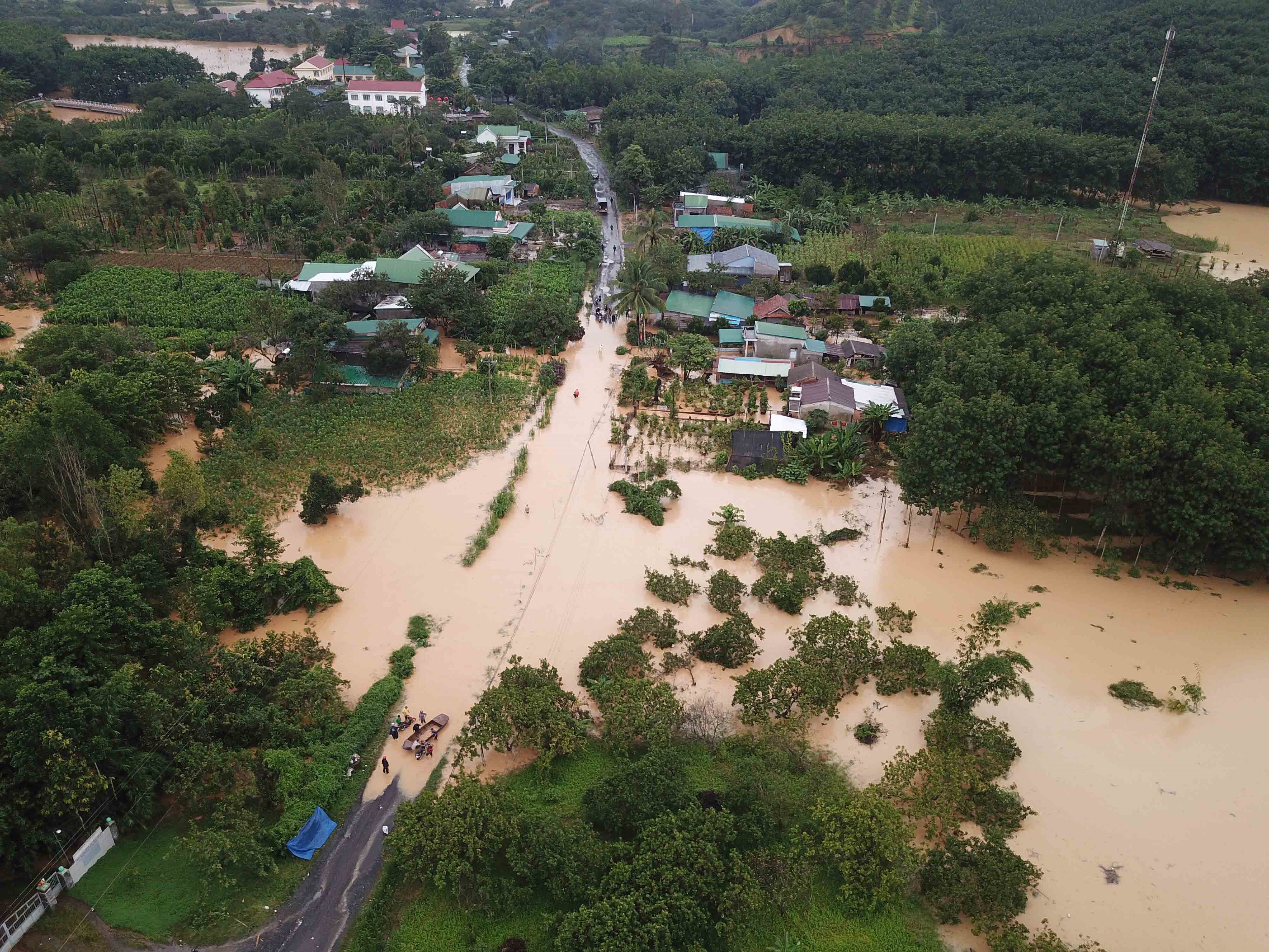 越南西原地区洪水和山体滑坡致8人死亡