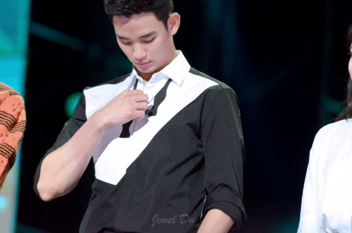 贴吧与你说早安# 191030金秀贤姬存希巴黎歌剧院新品发布会视频饭