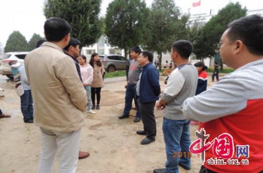 巧家县教育局长潘聪深入老店镇调研检查工作