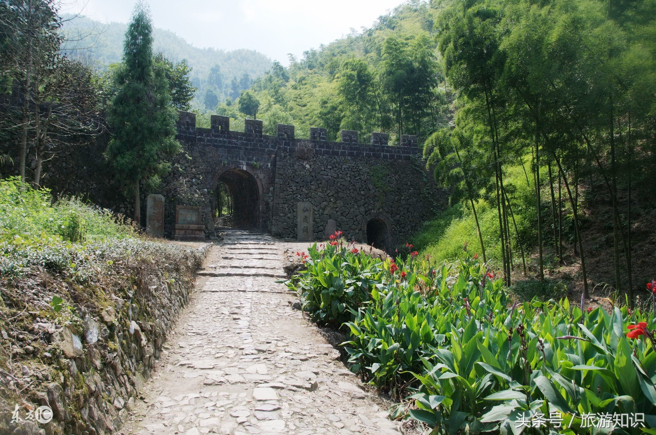 仙霞岭位于浙江省江山市保安乡境内,最高海拔为1413米,是仙霞山脉的