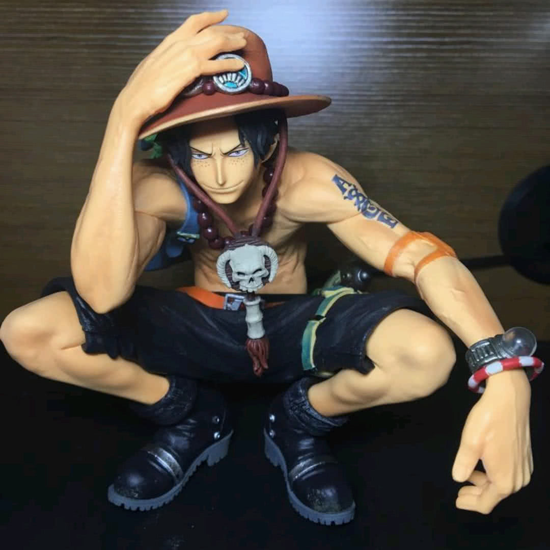 海贼王火拳艾斯手办,肌肉满分,看懂后面背包做工就知道不便宜!