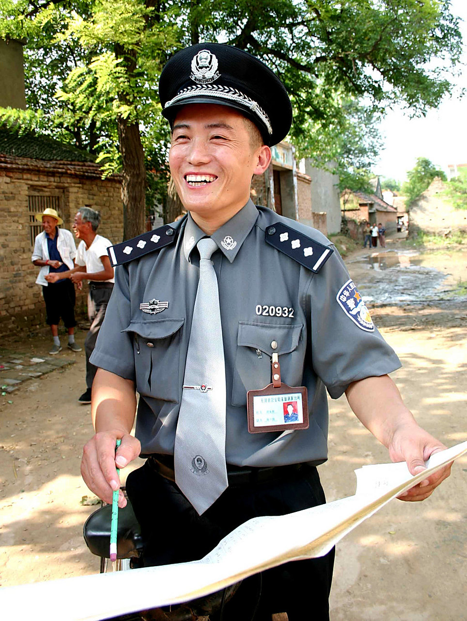 警察是和平年代最危险的职业之一,他们守护着社会的安宁和人民的