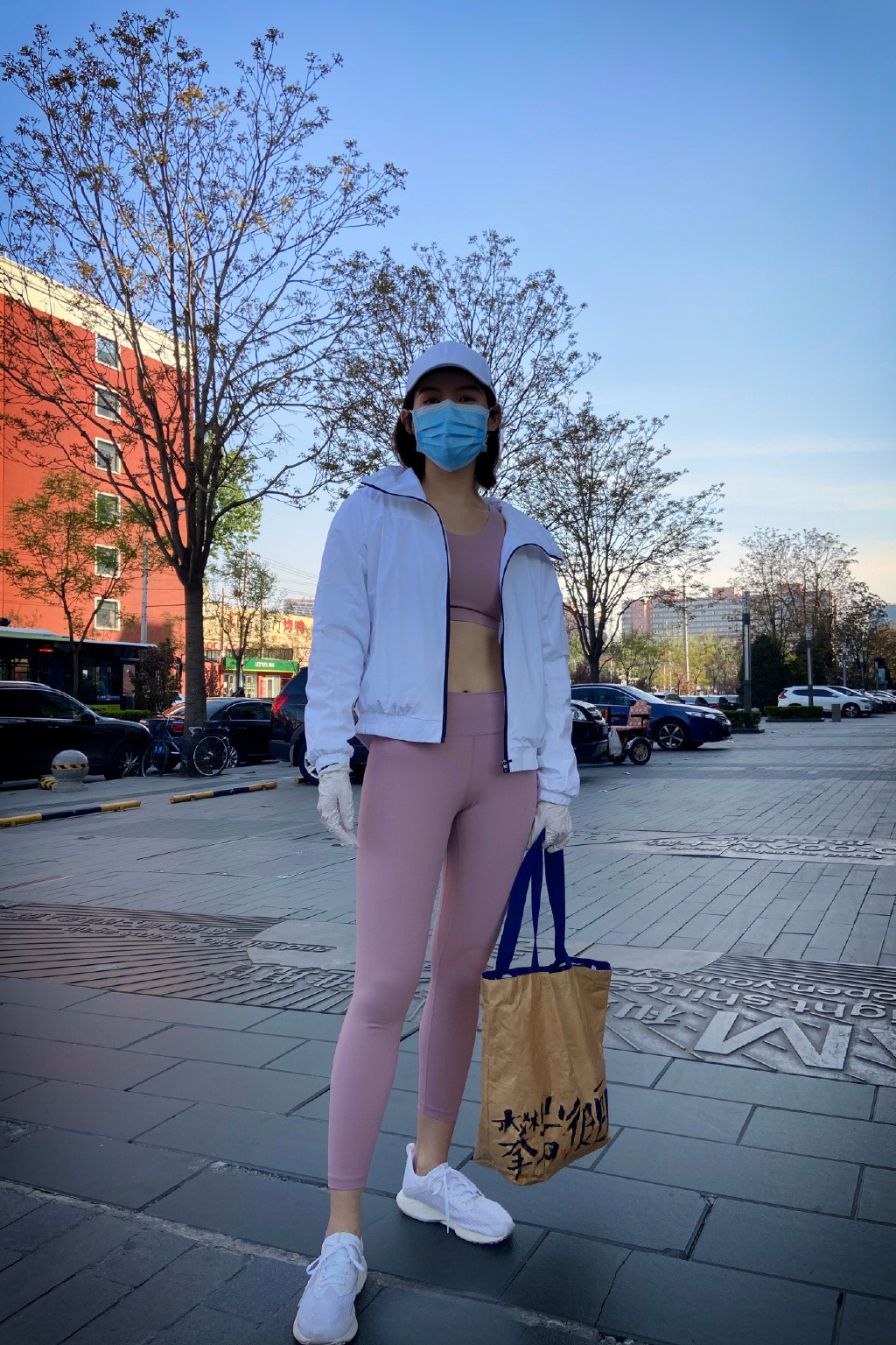 苏青这哪是30岁人的身材,穿粉色健身服配外套,小腰长腿好吸睛