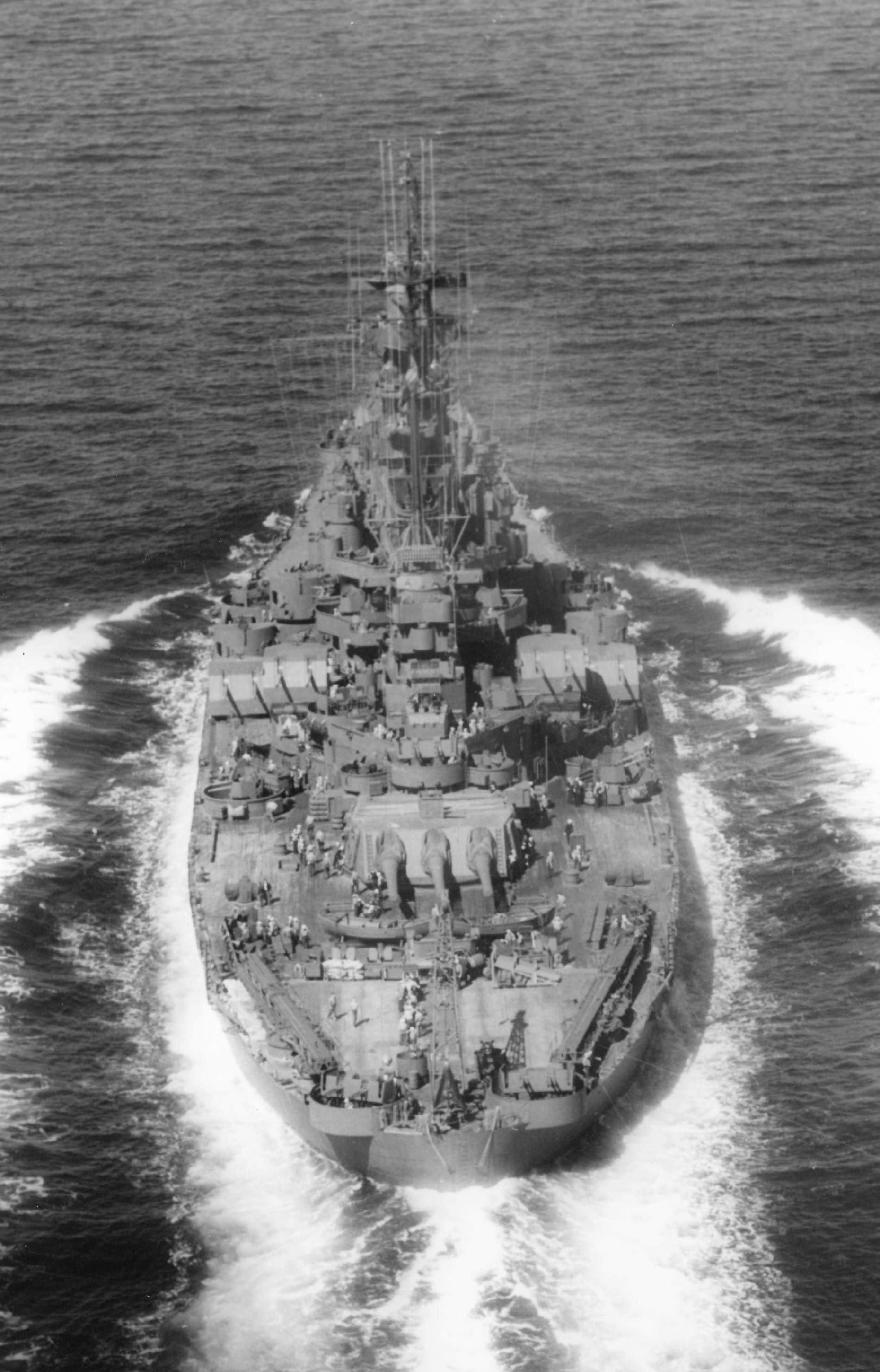 南达科他级战列舰与北卡罗来纳级具有相同的最大舰宽,减少舰体水线