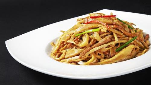 家常菜竹笋炒肉丝的做法,鲜嫩可口,好吃还下饭