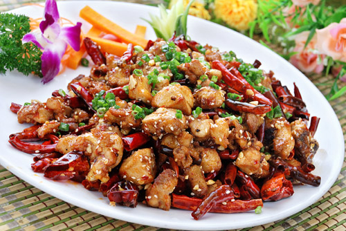 川菜经典:辣子鸡丁色泽诱人,味道香浓,口感麻辣,适合爱辣的你