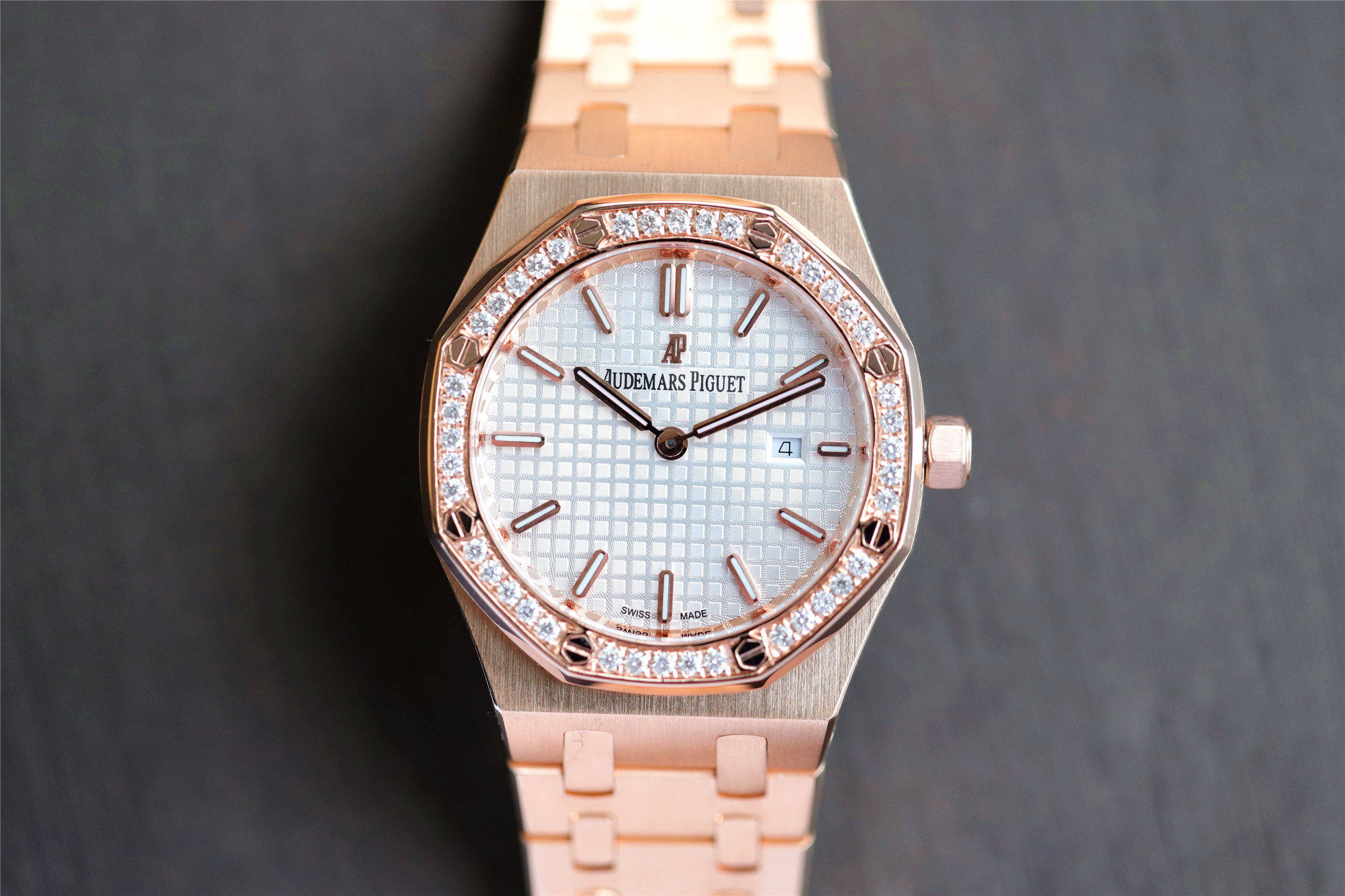 爱彼中罕有的女性腕表——jf爱彼15452or