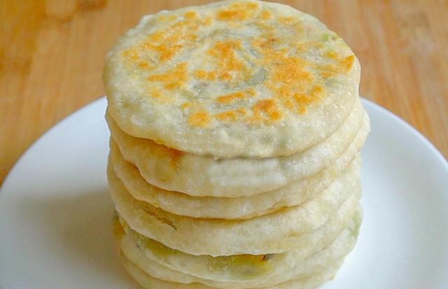 在家就能做的南瓜鸡蛋饼,松软又好吃,几分钟就可以做好