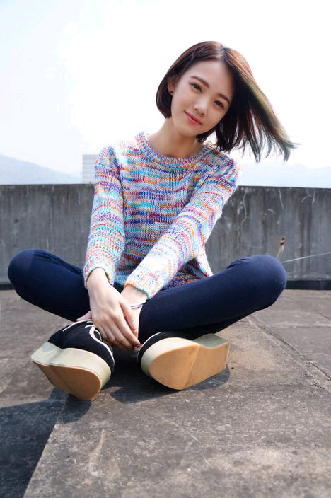 春天户外单人照美姿推荐,用这几个姿势,拍出时尚的春季人像照