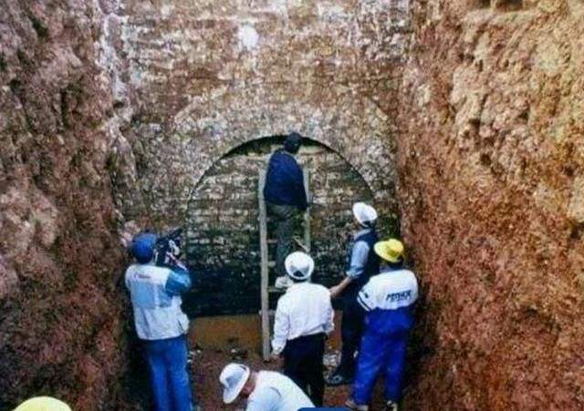 湖北发现"水墓",被盗墓贼多次光顾,考古挖出价值10亿的黄金