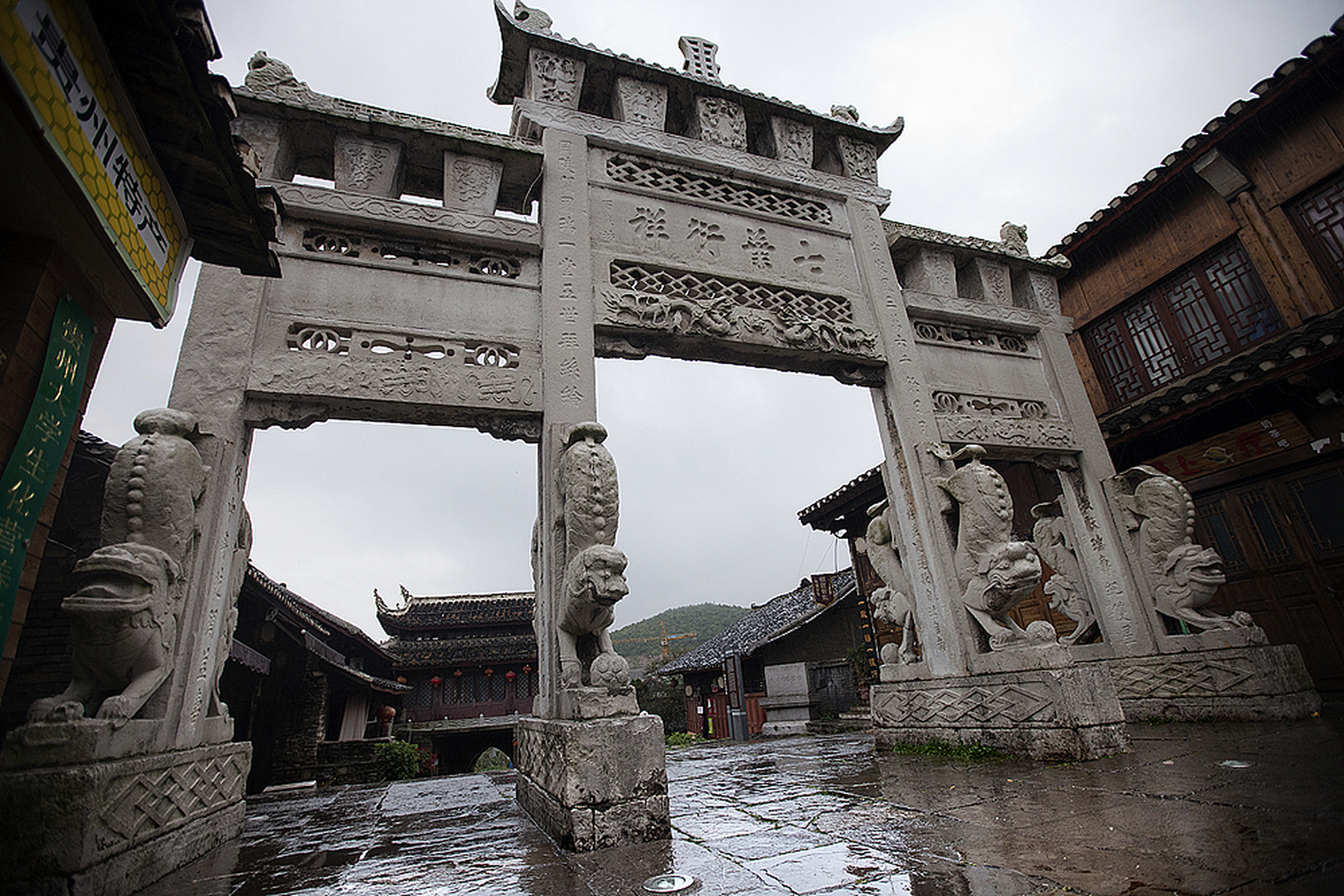 关于龙潭古镇的由来,流传着一段有趣的传说.