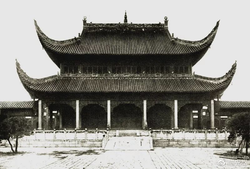 长沙府学宫道冠古今石坊因被卡在民房中而幸存