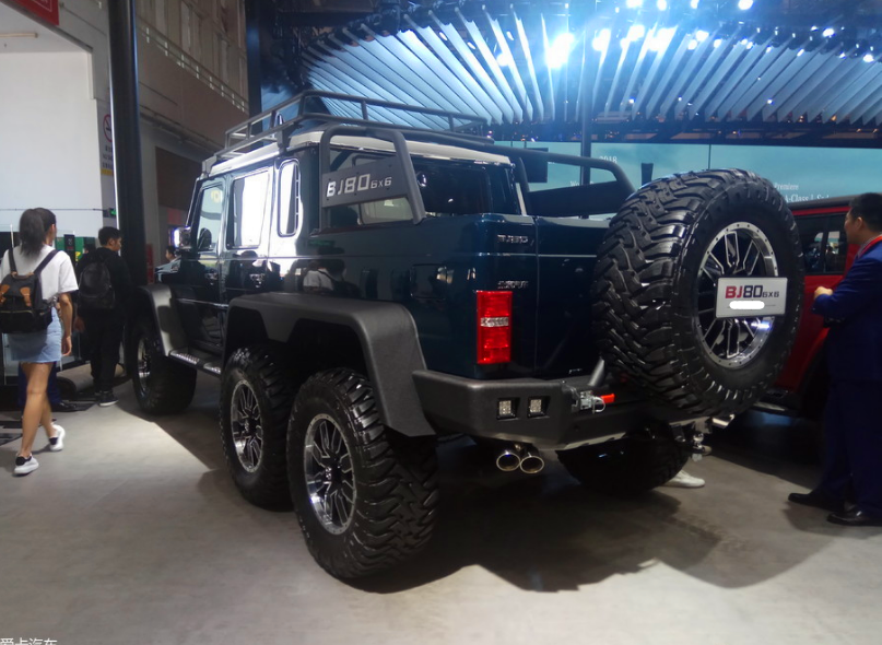 北汽亮相"七脚怪兽"!配7个轮子 全时6驱,普拉多遭遇最大压力