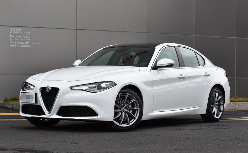 一起品读这辆阿尔法罗密欧giulia的精致外观高清大图,敬请欣赏