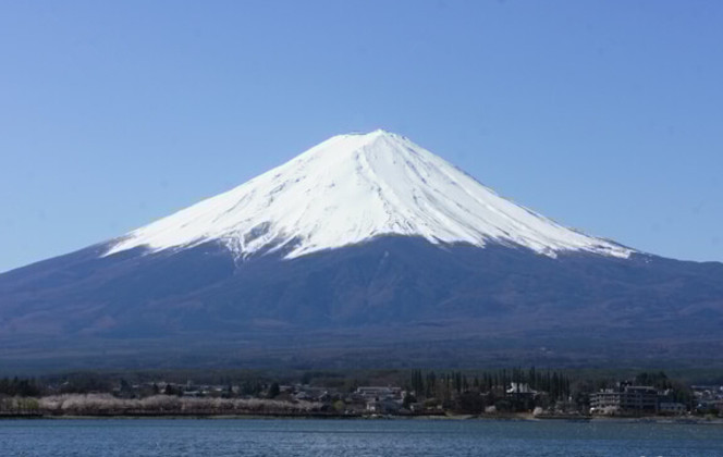富士山日本最高的山峰,矗立在东京西部,是世界上最大活火山之一