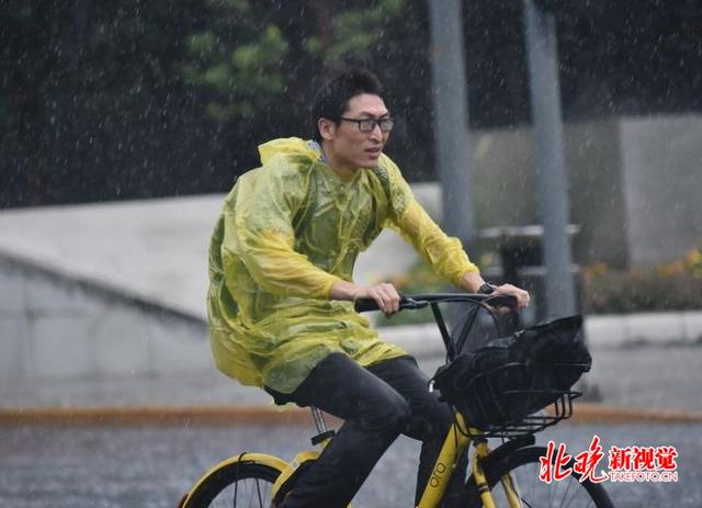 说好的雨来了!北京海淀中关村已经开始下大雨,你家那怎么样?