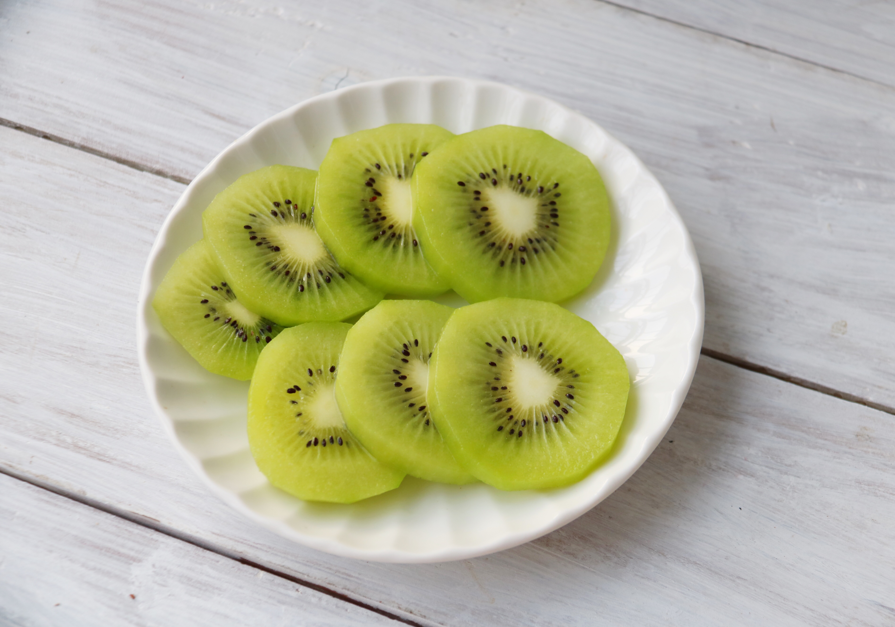 猕猴桃,酸酸甜甜,生津止渴,营养丰富,维生素c含量特别高,经常食用