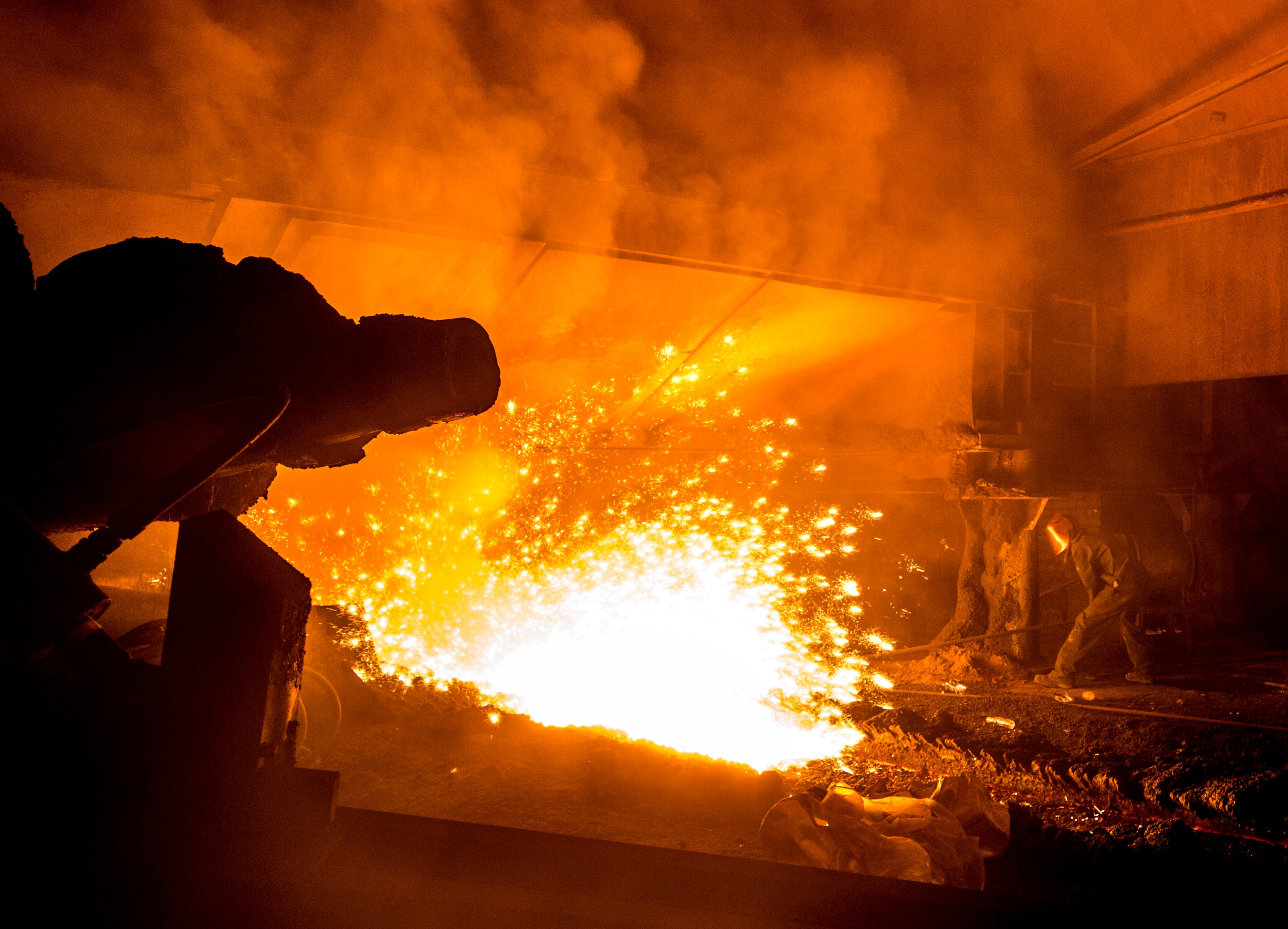 钢铁工人高温下的坚守(4)