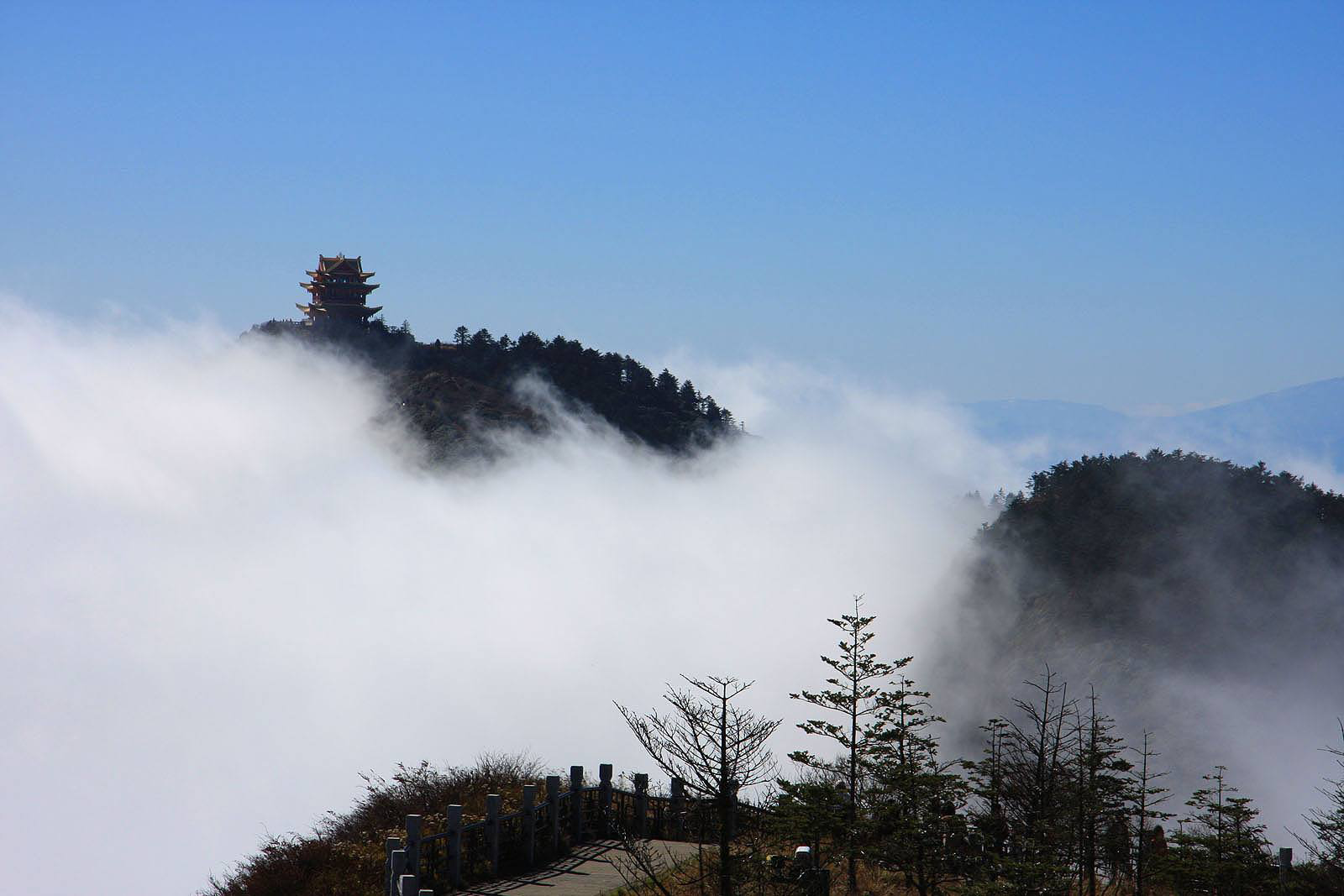 图游中国十大名山:佛教圣地——四川峨眉山,山高水秀甲天下