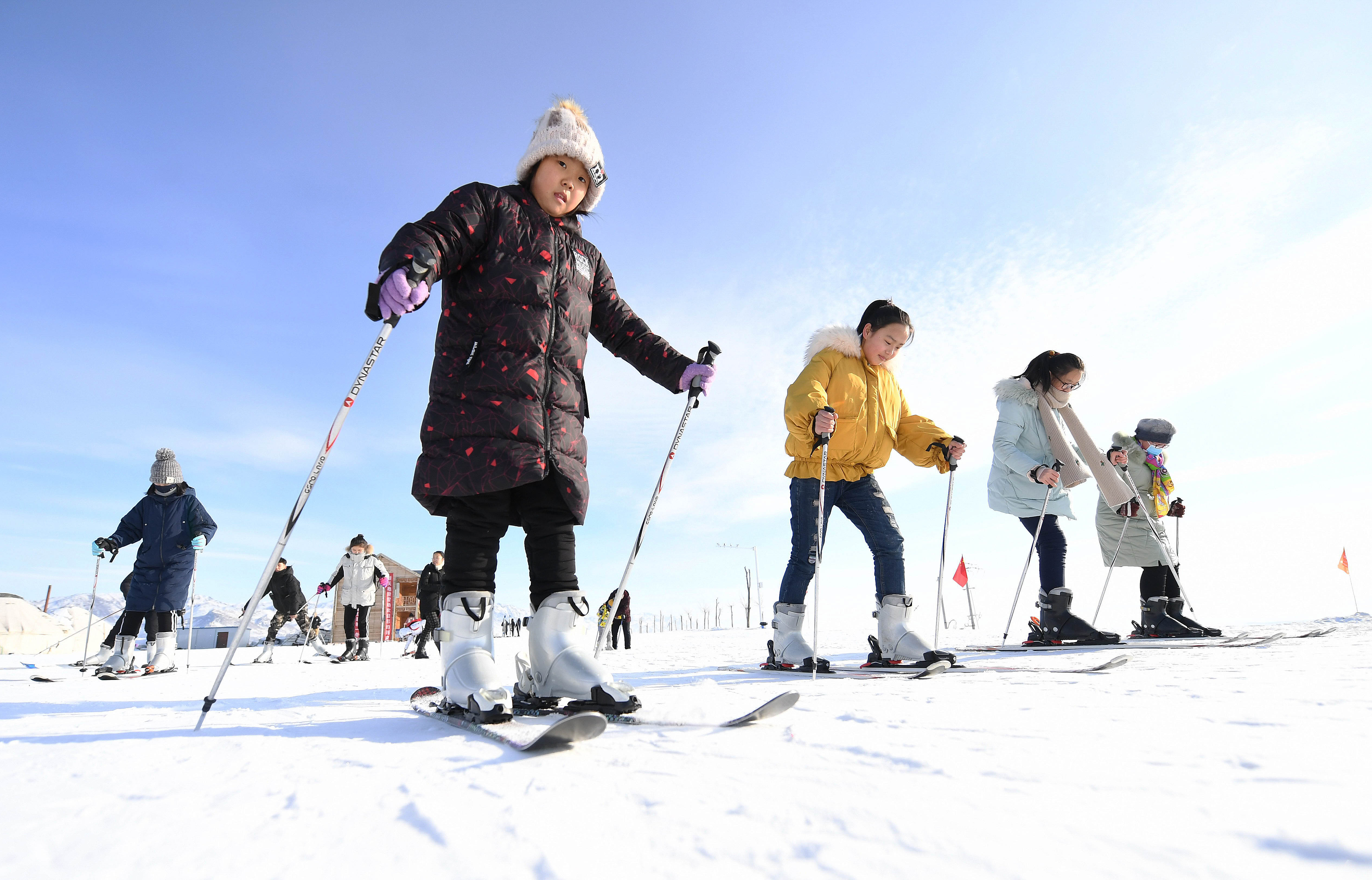 滑雪——新疆富蕴:体育课开到滑雪场