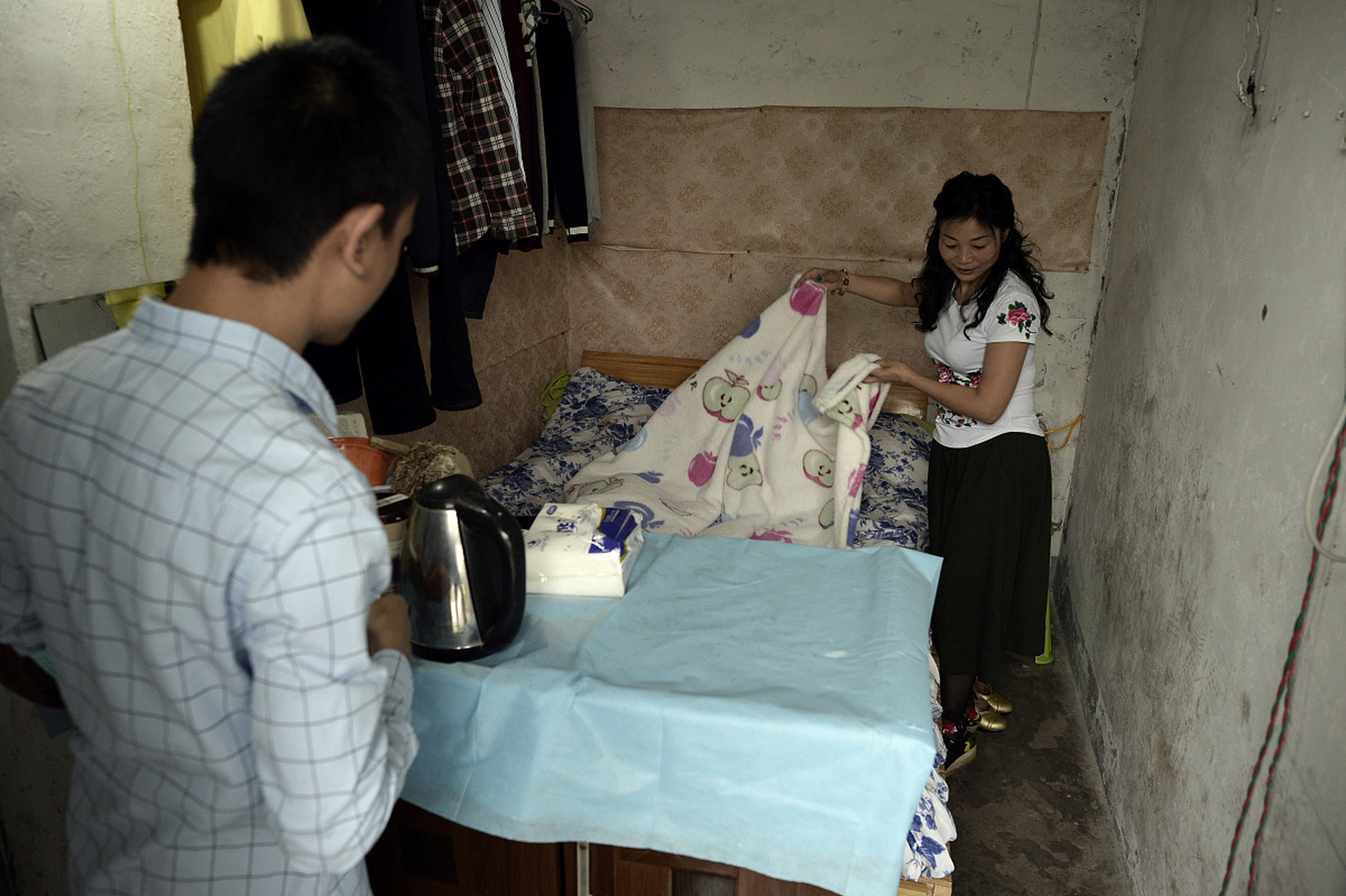 [原文:工地"临时夫妻":只要双.