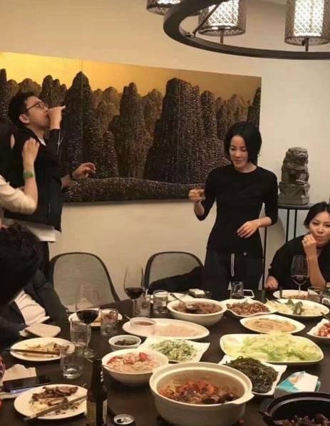 明星饭局太豪气,王菲30万,章子怡80万,而她因饭局销声匿迹