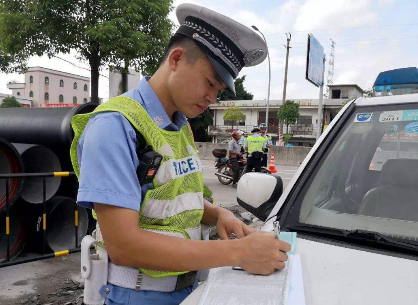 交警拦车有什么根据呢?如果避免这些,交警才不会"理你!