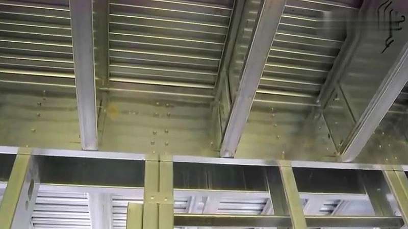 实拍外国钢结构房屋框架托梁的建造全过程,我们还欠缺哪些技术,科技,科技奇趣,好看视频