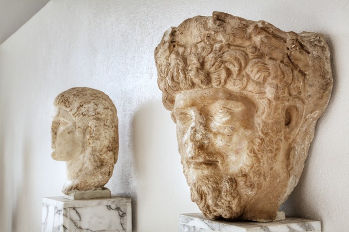 迦太基古城,古老的历史文化遗迹,腓尼基人的雕塑艺术很明显也有着希腊