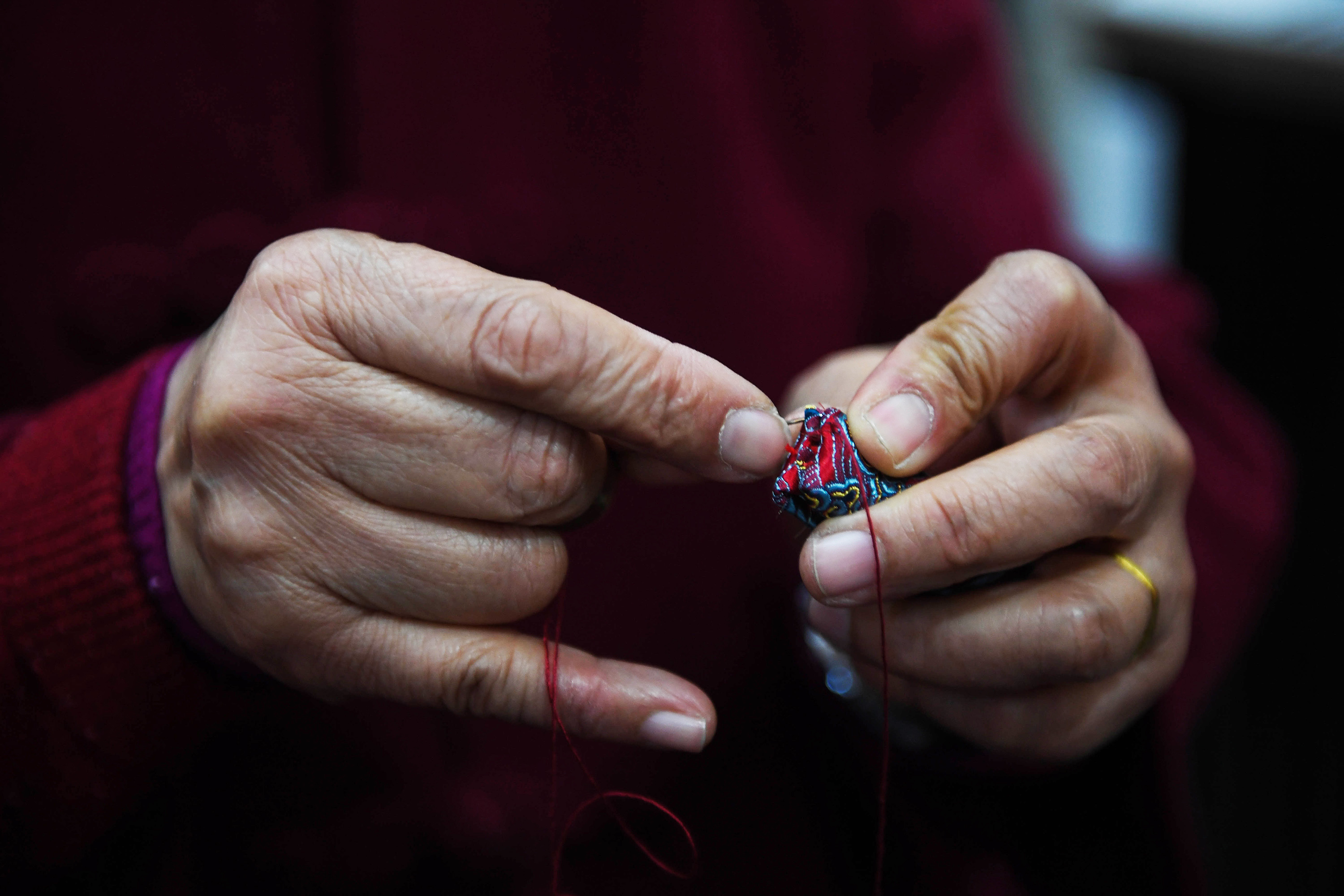 (图片故事)(7)王秀英:传承"非遗"香包 带领村民致富