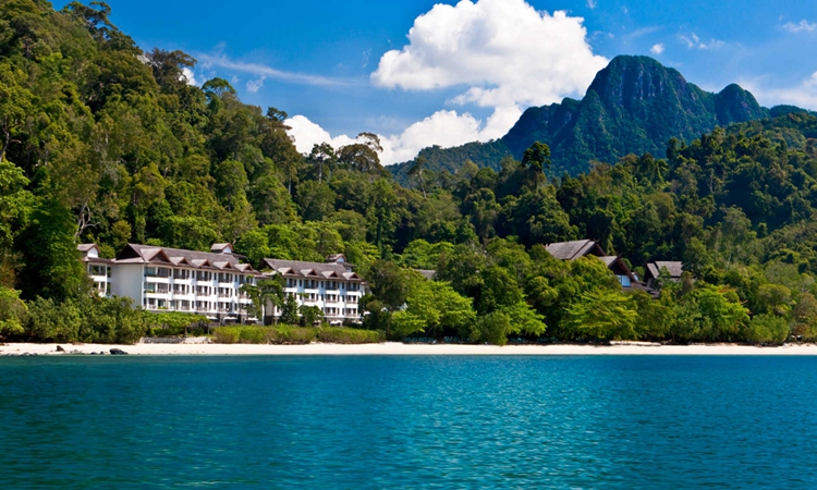 此处海边景色清新美丽,这处景物散发着独特的魅力.